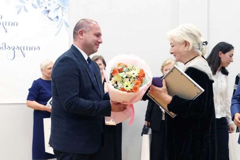 ბათუმში ღვაწლმოსილი პედაგოგების დაჯილდოების ღონისძიება გაიმართა