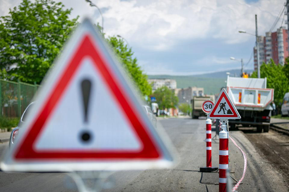 ნაძალადევის რაიონში, რაჭის ქუჩაზე გზის კაპიტალური რეაბილიტაცია მიმდინარეობს