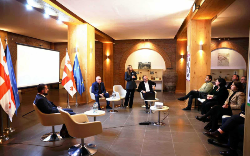 პლასტიკის პარკების რეგულირების საკითხზე მწარმოებლებთან სამუშაო შეხვედრა გაიმართა