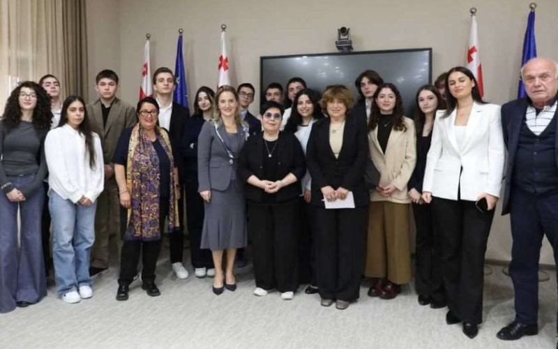 მარიამ ლაშხი კონკურსის „მე – ახალგაზრდა მეცნიერი” მონაწილეებსა და გამარჯვებულებს შეხვდა