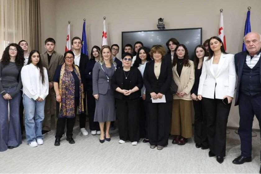 მარიამ ლაშხი კონკურსის „მე – ახალგაზრდა მეცნიერი” მონაწილეებსა და გამარჯვებულებს შეხვდა