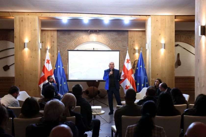 პლასტიკის ბოთლებში ჩამოსხმული სასმლის რეალიზაციის ახალი რეგულაცია მუშავდება