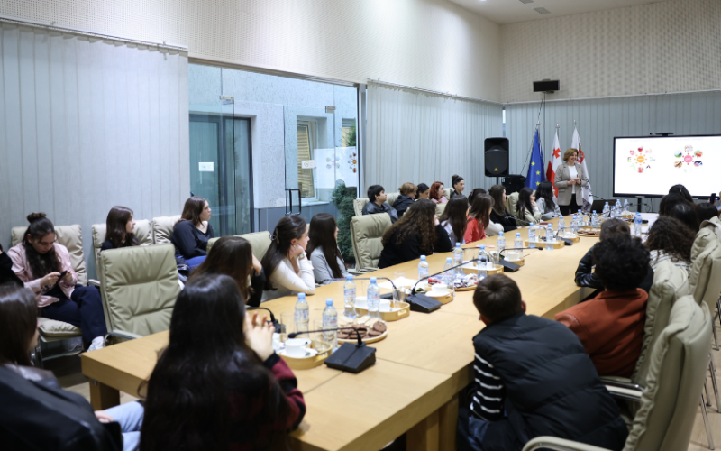 სურსათის ეროვნულმა სააგენტომ პროექტის „ახალგაზრდობის ხმა“ მონაწილეებს უმასპინძლა
