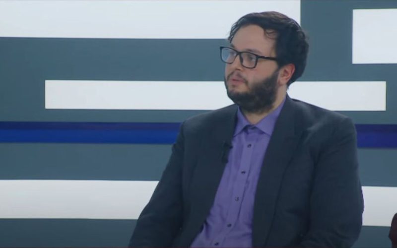 რევაზ კარანაძე: რომან გოცირიძე, რომელმაც ჩვენი დიდი ბებია-ბაბუების დანაზოგი მიითვისა, ამბობს, რომ თურმე ფასების დაწევა არის…