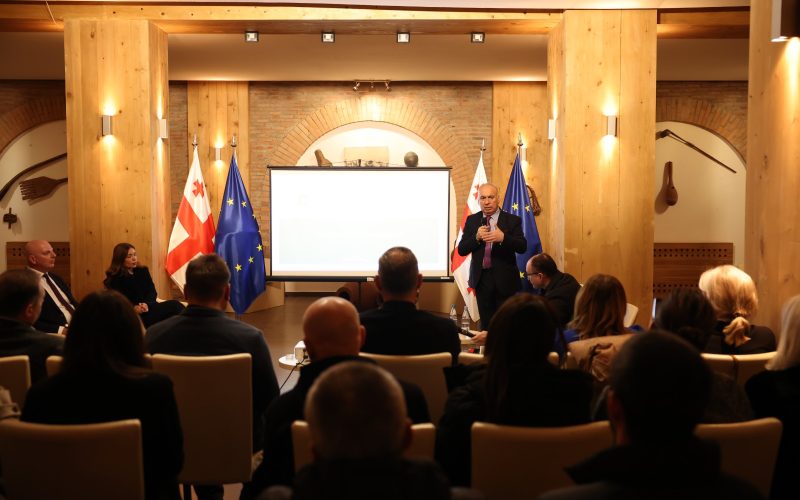 პლასტმასის ბოთლების გამოყენების რეგულირების საკითხზე ბიზნესსექტორთან შეხვედრა გაიმართა
