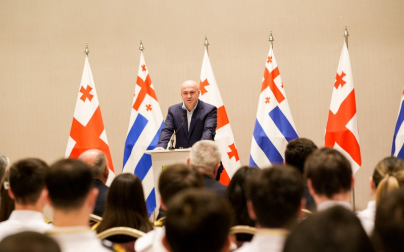 სულხან თამაზაშვილი რეგიონის მასშტაბით წარჩინებულ სტუდენტებს შეხვდა