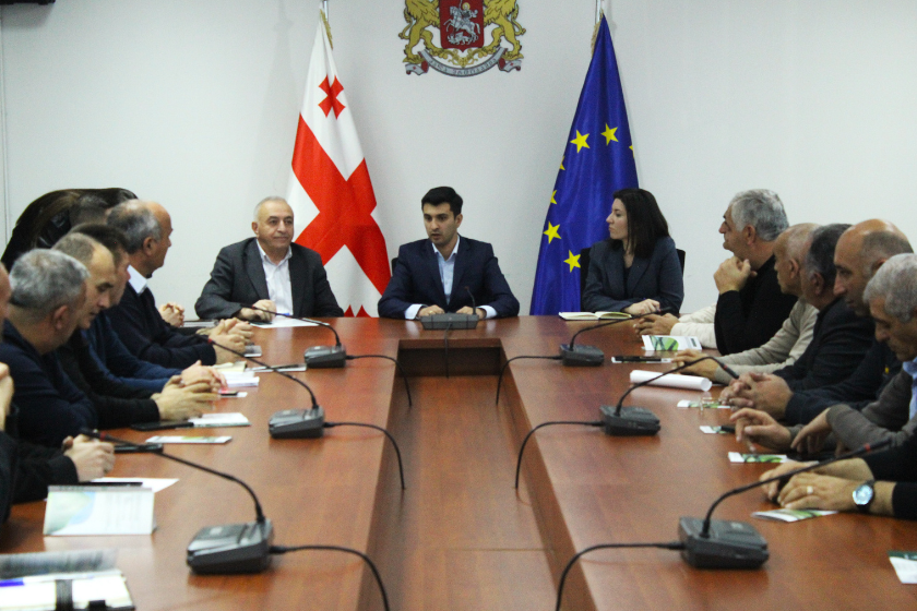 მარნეულში ქარსაფარი ზოლების აღდგენის საკითხებზე ფერმერებთან იმსჯელეს
