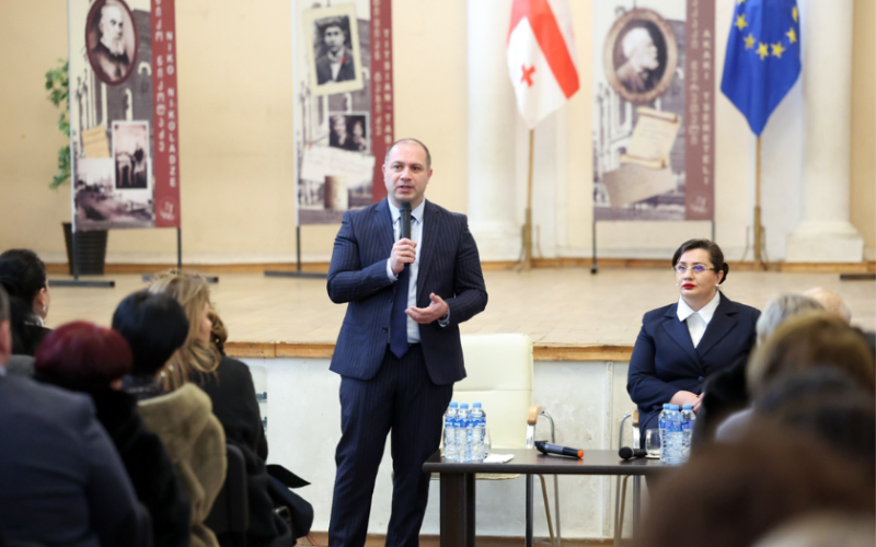 გივი მიქანაძე იმერეთისა და სამეგრელოს რეგიონების მასწავლებლებსა და სასკოლო საზოგადოებას შეხვდა