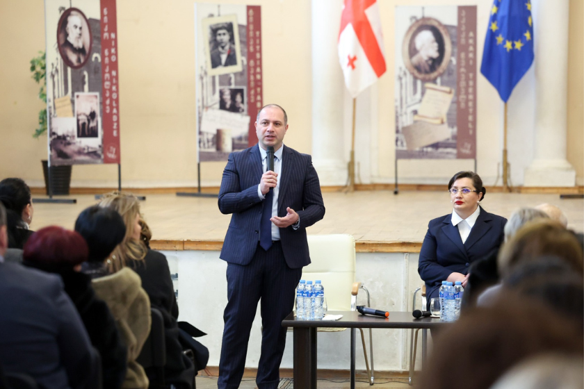 გივი მიქანაძე იმერეთისა და სამეგრელოს რეგიონების მასწავლებლებსა და სასკოლო საზოგადოებას შეხვდა