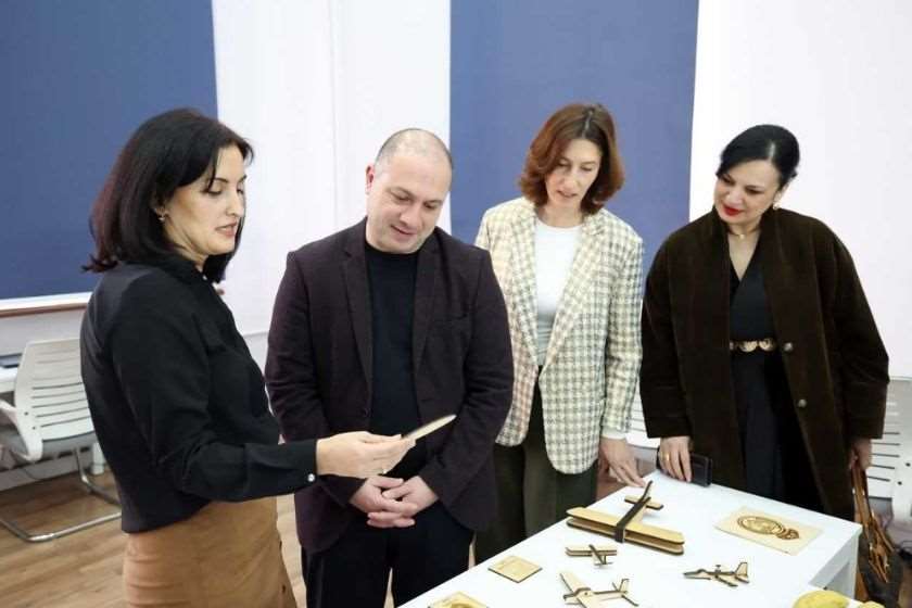 გივი მიქანაძე თბილისის კლასიკურ გიმნაზიაში არაფორმალური განათლების ფარგლებში მიმდინარე საგანმანათლებლო აქტივობებს გაეცნო