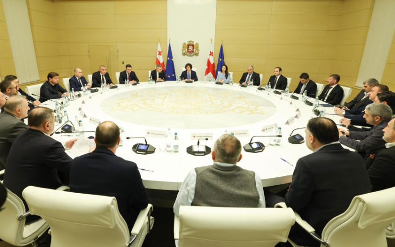 ირაკლი კობახიძე სასურსათო პროდუქციის ფასებთან დაკავშირებით მოქმედი სამთავრობო საკოორდინაციო კომისიის ფორმატში ფარმაცევტული…