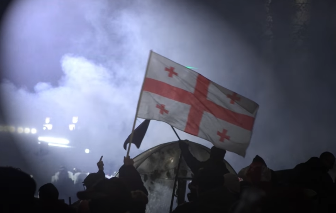 ევროკავშირის საელჩო საქართველოს დროშის დღესთან დაკავშირებით ვიდეოს ავრცელებს, რომელშიც გამოყენებულია კადრები ძალადობრივი…