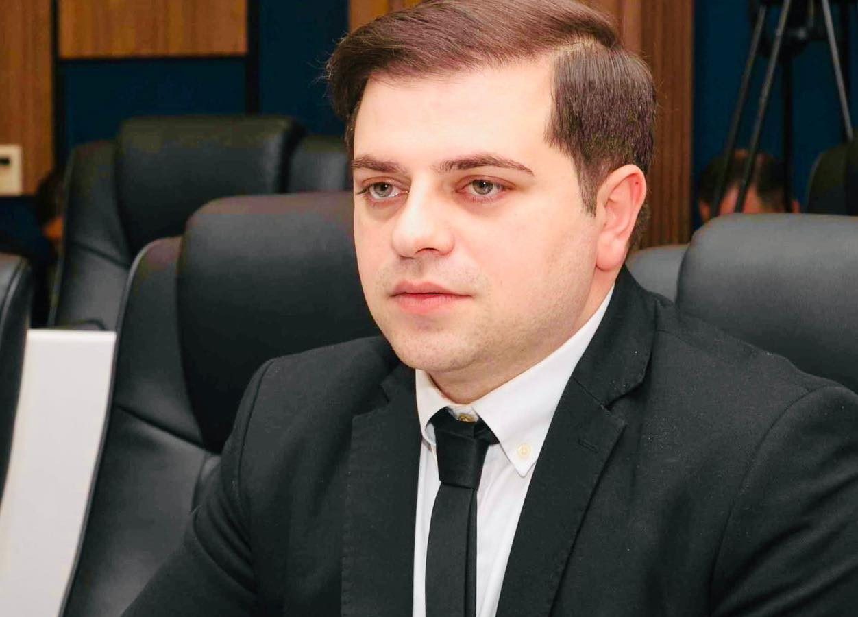 ცოტნე ანანიძე: სანამ ოპოზიცია პრემიერის ინიციატივას დებატებზე ფარსად აფასებდა, თავად ინიციატორისგან მიიღეს ღიაობა…