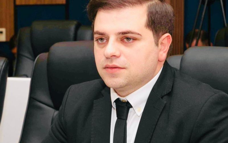 ცოტნე ანანიძე: სანამ ოპოზიცია პრემიერის ინიციატივას დებატებზე ფარსად აფასებდა, თავად ინიციატორისგან მიიღეს ღიაობა…
