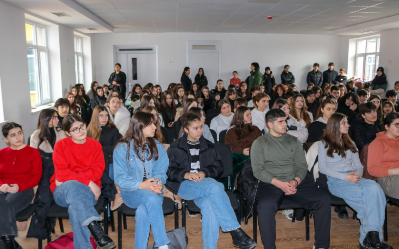 ქარელისა და გორის მუნიციპალიტეტების სკოლებში საინფორმაციო შეხვედრები ჩატარდა