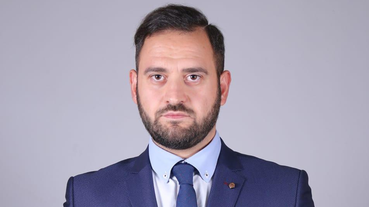 დავით ჩიხელიძე: „მეამას“ პოზიცია, არ ითანამშრომლოს „იმედთან“ და „პოსტვისთან“, პირდაპირ ემსახურება უცხო ინტერესებს –…