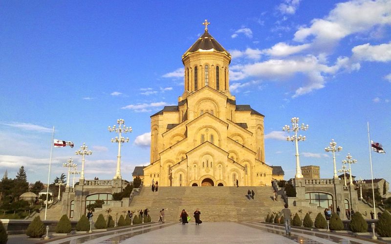 დღეს 15:00 საათზე მოხდება გადასვენება, მანამდე კი იმის გათვალისწინებით, რომ ბევრი ადამიანი ვერ მოხვდა სამებაში ამ…