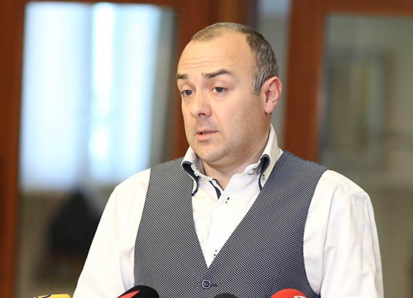 გვარამიას პარტიის წევრი ივა ჭყონია: როგორ შეიძლება შენს მეზობელთან იყოს ომი და შენ გქონდეს მშვიდობა, ეს ტყუილია. მარტო…