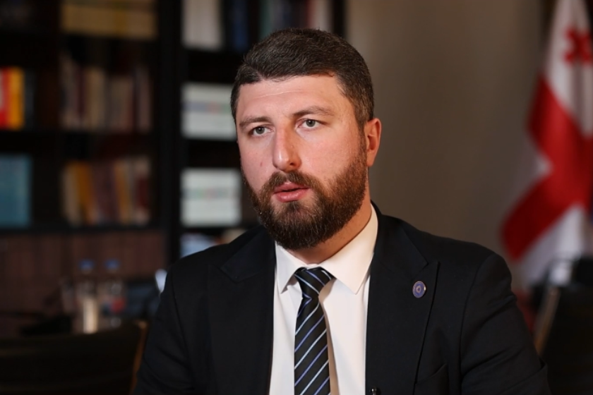 ელჩის საქმე არ არის ჩაერიოს დამოუკიდებელი სასამართლოს საქმიანობაში. თუ აქამდე ცდილობდნენ რამენაირად შეეფუთათ დამოკიდებულება…