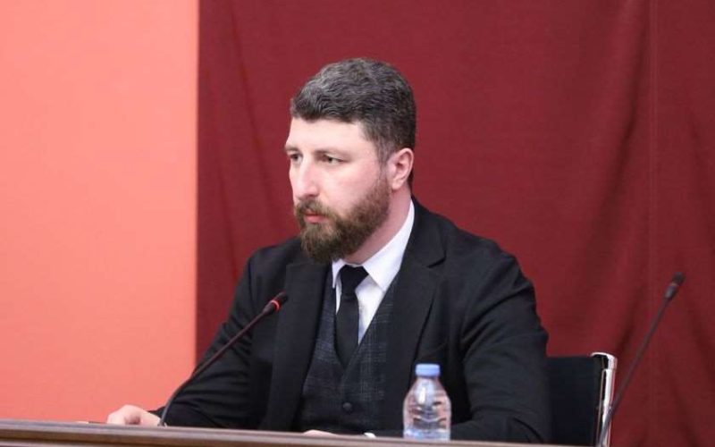 არჩილ გორდულაძე მამუკა მდინარაძის შესახებ აგორებულ პროპაგანდისტულ კამპანიაზე: რა უფრო ლოგიკურია, რამდენიმე ადამიანისგან…