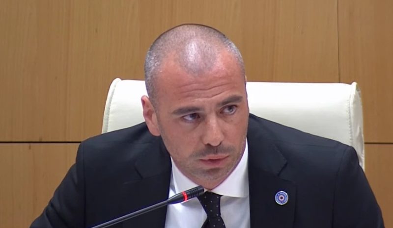 ლევან მაჭავარიანი გახარიას პარტიას: ხედავთ, როგორი ბრძოლაა კორუფციის წინააღმდეგ და როდესაც ყოფილ მაღალი თანამდებობის პირებს…