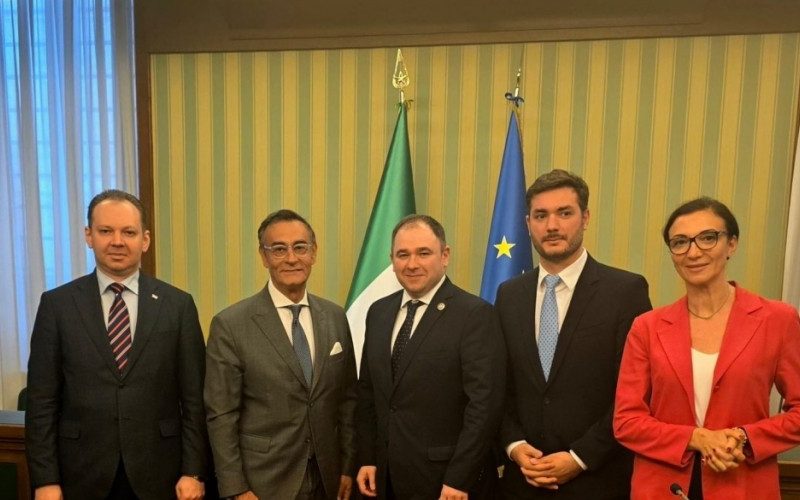 საპარლამენტო დელეგაციის წევრები იტალიის სენატში საქართველოსთან მეგობრობის ჯგუფის ხელმძღვანელს შეხვდნენ