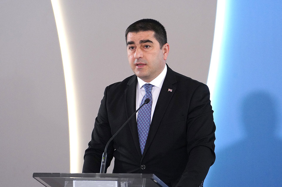 შალვა პაპუაშვილი ბრიტანეთის საელჩოს განცხადებაზე: როდესაც კითხულობ ამ ყალბი პათეტიკით გაჯერებულ ტექსტს იმ საელჩოს მხრიდან…