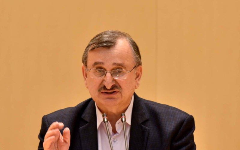 რომან გოცირიძე ილია მეორის ტრიადაზე “ღმერთი, სამშობლო, ადამიანი”: ღმერთი თავში დააყენეს, ირანიზაციის გზას დაადგნენ, ახლა…