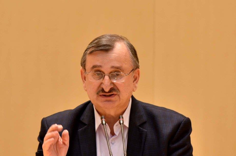 რომან გოცირიძე ილია მეორის ტრიადაზე “ღმერთი, სამშობლო, ადამიანი”: ღმერთი თავში დააყენეს, ირანიზაციის გზას დაადგნენ, ახლა…
