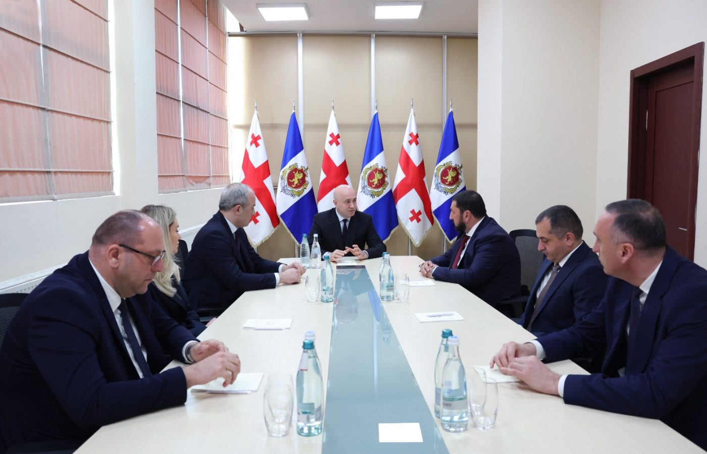 შინაგან საქმეთა მინისტრმა სულხან თამაზაშვილმა, მოადგილესთან გიორგი სახოკიასთან ერთად, მომსახურების სააგენტოს თანამშრომლებს…