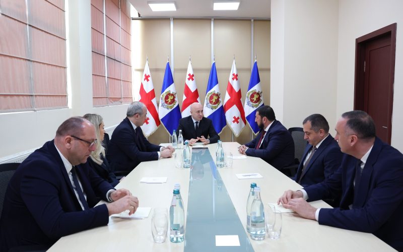 შინაგან საქმეთა მინისტრმა სულხან თამაზაშვილმა, მოადგილესთან გიორგი სახოკიასთან ერთად, მომსახურების სააგენტოს თანამშრომლებს…