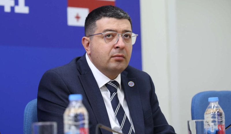 დიმიტრი სამხარაძე ფასების პოლიტიკასთან დაკავშირებულ დებატებზე: პრემიერის მორიგი პოლიტიკური მასტერკლასი გველოდება!…