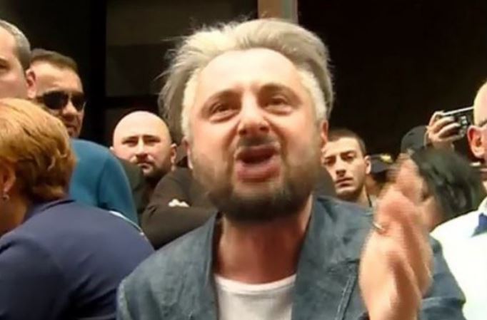 ნიკა გვარამია გიორგი ქართველიშვილს ემუქრება: მაგ „რაზგონით“ მორგში წახვალ