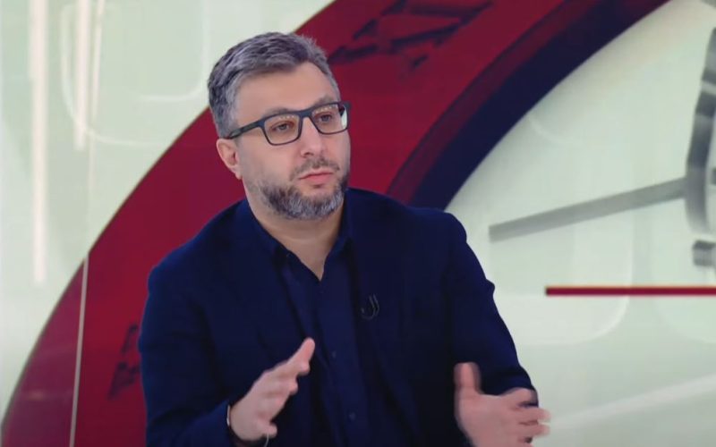 გურამ ნიკოლაშვილი მერაბ მეტრეველს “იმედის” ქარდზე: საკუთარ ვებგვერდს არ ნახულობ? რამე სხვანაირად გიწერიათ?