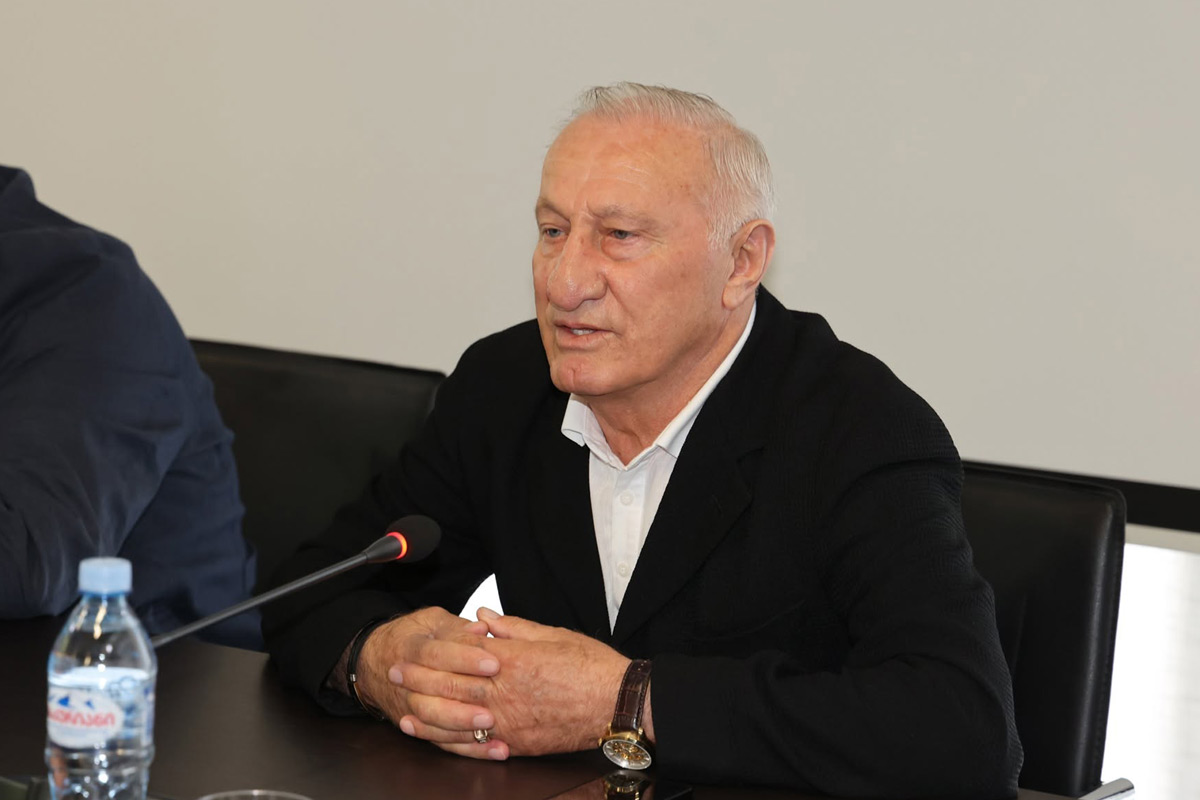 ანზორ მარგიანი გია ბარამიძეზე: ომში მაგას არ უომია. ოჩამჩირეში რომ ჩამოვიდა, მოითხოვა „კასკა“ და „კასკა“ ჰქონდა „კლიჩკა“…