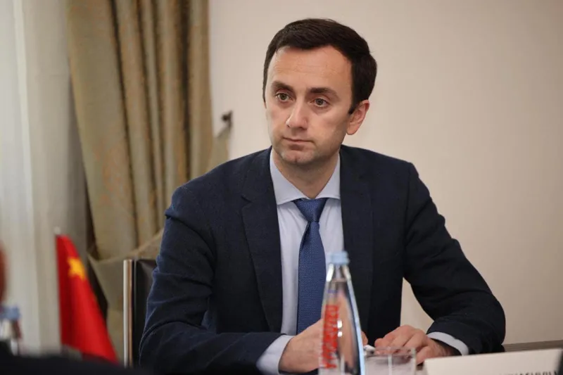 “ნაციონალური მოძრაობისთვის” რუსეთის, როგორც “ბუად”, აბსოლუტური ბოროტების, ხოლო რუსების ცუდ ხალხად წარმოჩენის თემა…