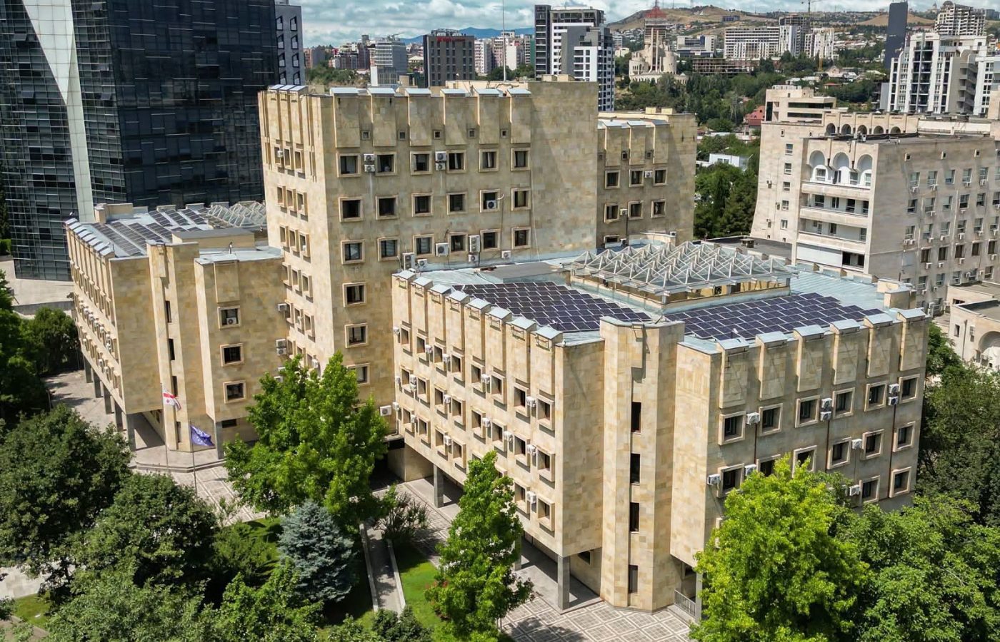 ლაზარე ჯორბენაძის თვითმკვლელობის ფაქტზე, შინაგან საქმეთა სამინისტროში მიმდინარე გამოძიების ფარგლებში გამოიკითხებიან: ნიკა…