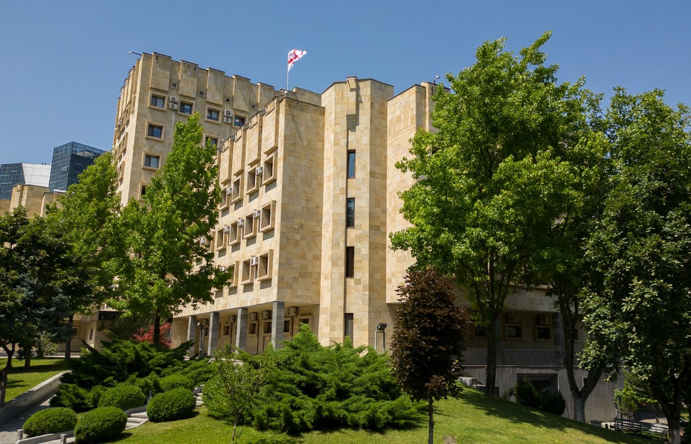 საქართველოს პროკურატურამ ეროვნული ბანკის წერილის საფუძველზე სამეწარმეო საქმიანობაში მოხელის მიერ უკანონო მონაწილეობის…